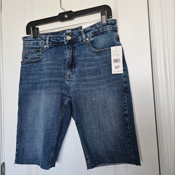 NWT Rafaella Womens Bermuda Jean Shorts Size 6P Cutoff Denim High Rise Med Wash - Picture 2 of 10